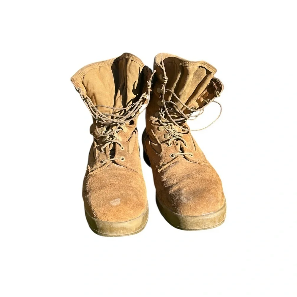 Mens tan Marine Corps suede boots. Size 14R